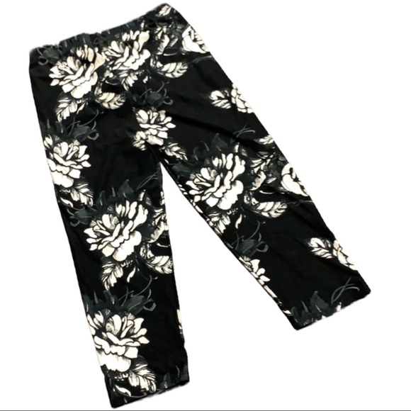 Pants - Capri leggings black and white rose pattern o/s